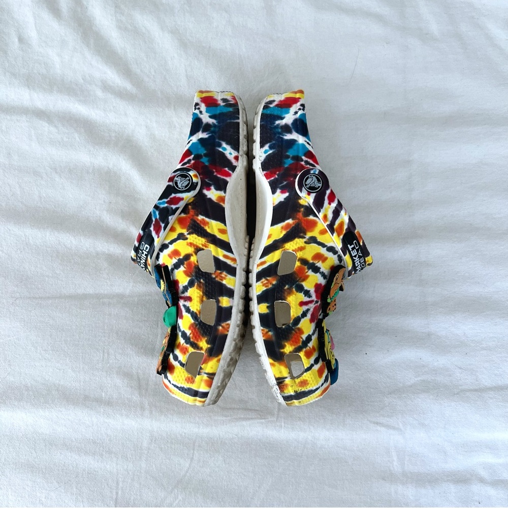 SOLD ON DEPOP 🎀 CHINATOWN MARKET GRATEFUL DEAD CROCS - Picture 3 of 4